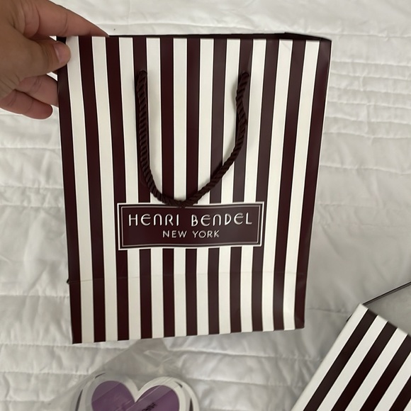Henri Bendel New York Shopping Bag, Note Pad, Box and Ribbon - Picture 5 of 5